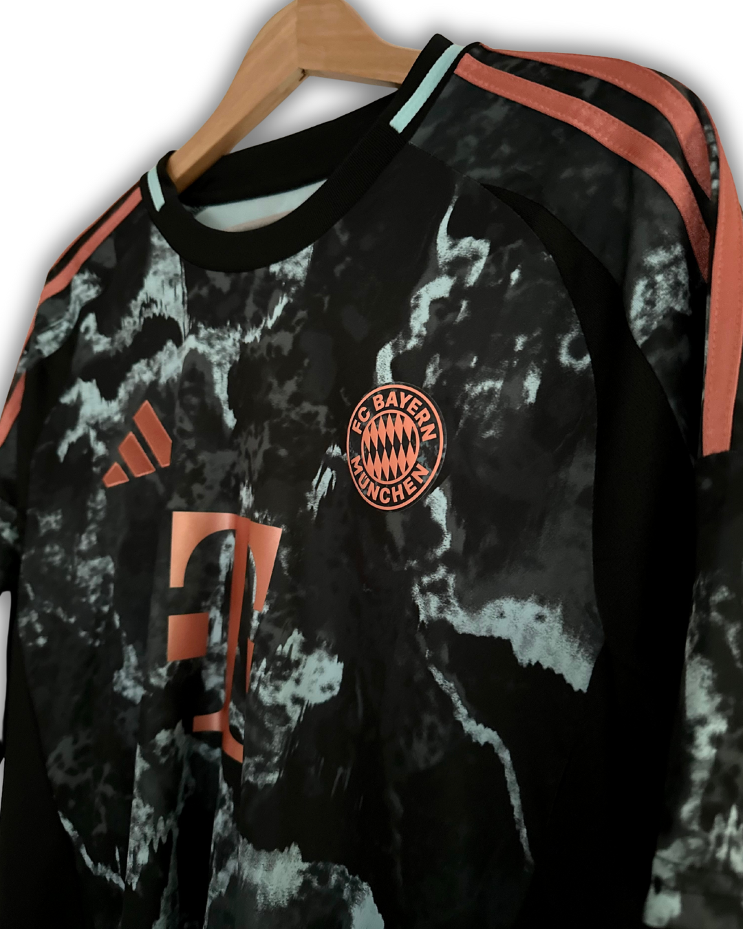 2024/25 - FC Bayern Munich - Away - L